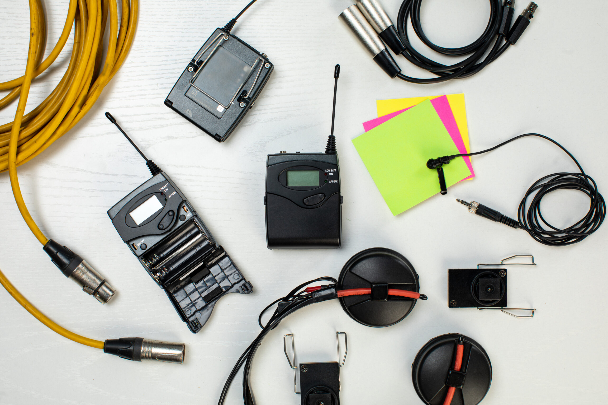 disassembled radio device and cabels